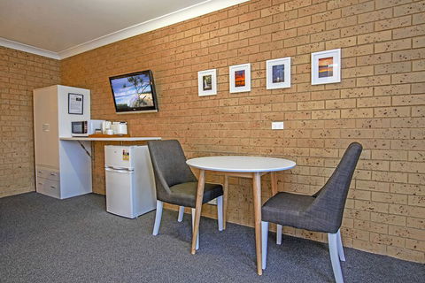 Coast Inn Motel - Accommodation Tasmania 3