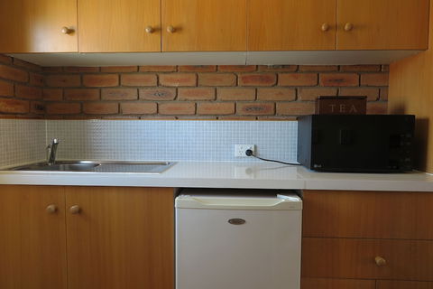 Summerhill Motor Inn - Adult Only - Accommodation Tasmania 4