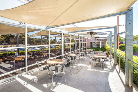 Nightcap At Sandown Park Hotel - Accommodation Tasmania 1