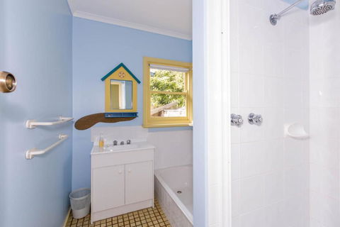 HOLIDAY On NAUTILUS INVERLOCH - Accommodation Tasmania 3