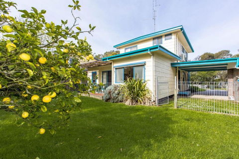 HOLIDAY On NAUTILUS INVERLOCH - Accommodation Tasmania 5