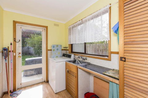 HOLIDAY On NAUTILUS INVERLOCH - Accommodation Tasmania 2