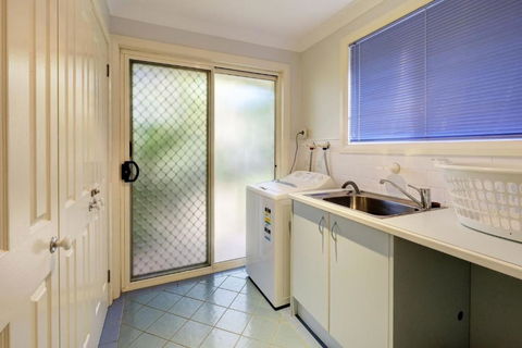 FRANGIPANI BEACH HOUSE PET FRIENDLY 22 Belbourie Cres Boomerang Beach - Accommodation Tasmania 2