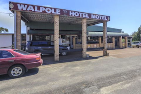 Walpole Hotel Motel - Accommodation Tasmania 0