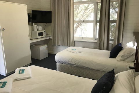 Walpole Hotel Motel - Accommodation Tasmania 5