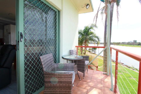 Beachfront 6 25 Willow Street - Accommodation Tasmania 2