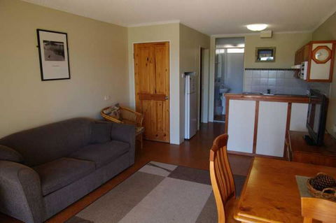 Beachfront 2 25 Willow Street - Accommodation Tasmania 5