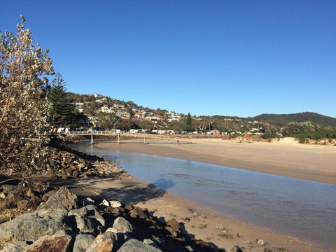 Beachfront 2 25 Willow Street - Accommodation Tasmania 2