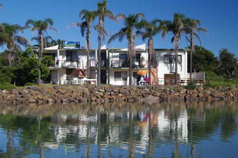Beachfront 3 25 Willow Street - Accommodation Tasmania 2