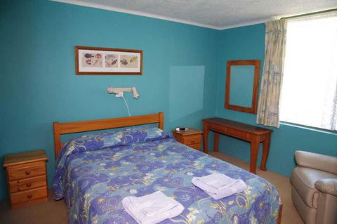 Beachfront 3 25 Willow Street - Accommodation Tasmania 5