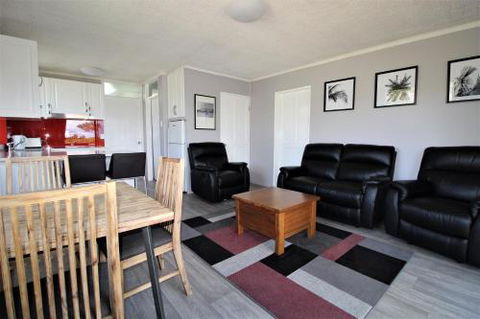 Beachfront 3 25 Willow Street - Accommodation Tasmania 3
