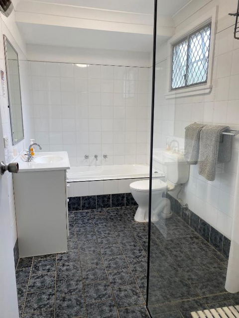 Allamanda House 3 Willow Street - Accommodation Tasmania 4