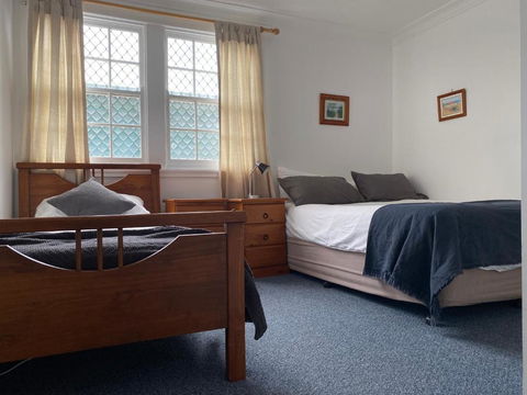 Allamanda House 3 Willow Street - Accommodation Tasmania 6