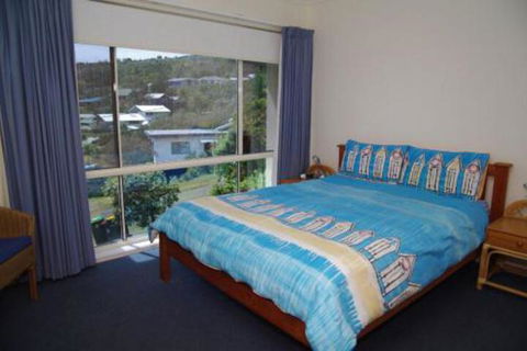 Breakers 2 13 East Street - Accommodation Tasmania 7