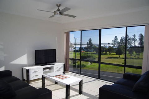 Dolphin Court 2 1 Gowing Street - Accommodation Tasmania 4