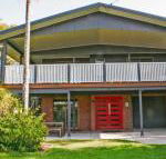 Red Door Beach House Marcoola Beach PET FRIENDLY FOXTEL WIFI 500 BOND Linen Supplied - Accommodation Tasmania
