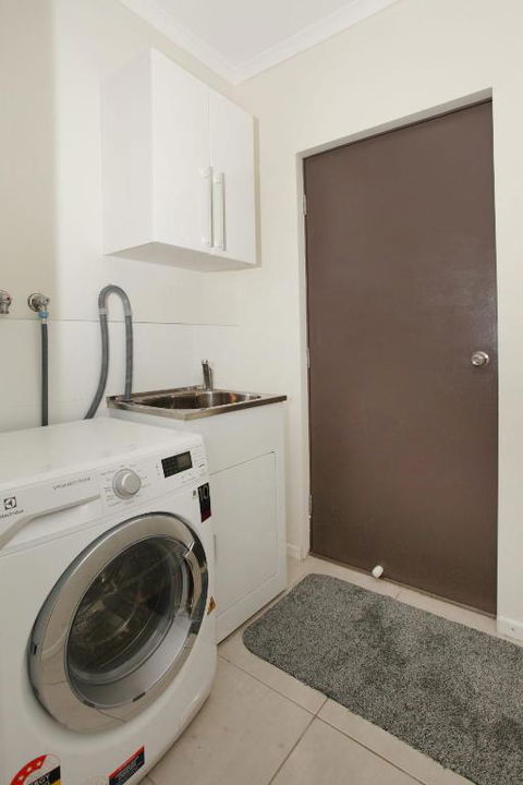 6 Petrie Ave Marcoola Pet Friendly Linen Supplied - Accommodation Tasmania 1