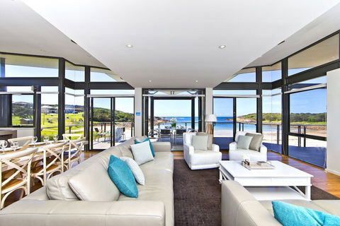 Sails On The Beachfront Exclusive Seaside Home - Accommodation Tasmania 3