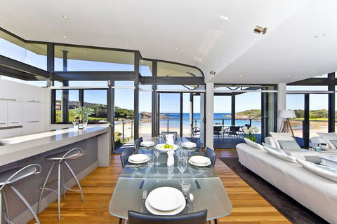 Sails On The Beachfront Exclusive Seaside Home - Accommodation Tasmania 6