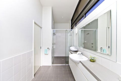 Sails On The Beachfront Exclusive Seaside Home - Accommodation Tasmania 4