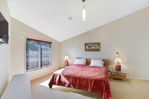 Breath Taking Waterfront! - Accommodation Tasmania 4