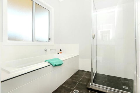 High Tide Wallaroo Beachfront Property Pet Friendly - Accommodation Tasmania 2