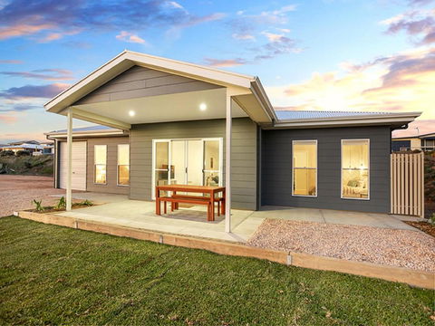 High Tide Wallaroo Beachfront Property Pet Friendly - Accommodation Tasmania 3
