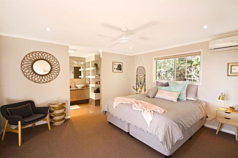 STUNNING HOME WITH SPECTACULAR VIEWS & CLOSE TO THE BEACH - Accommodation Tasmania 2