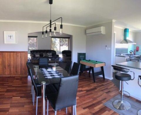 At HOME On HOLMES - Accommodation Tasmania 5