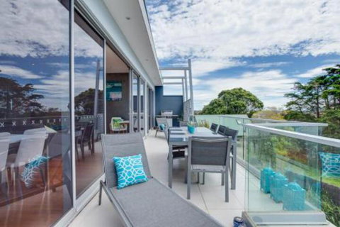 Modern McCrae Beauty - Accommodation Tasmania 0