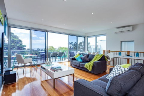 Modern McCrae Beauty - Accommodation Tasmania 7