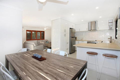 FABULOUS HOLIDAY HIDEAWAY COOLUM BEACH - Accommodation Tasmania 6