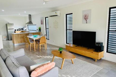 WHITSUNDAY Brand New Townhouse Close To Boardwalk - Accommodation Tasmania 0