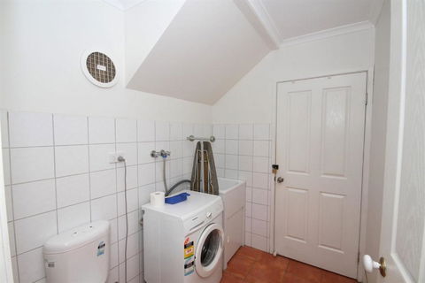 FANTASTIC HOLIDAY UNIT In A PERFECT LOCATION - Accommodation Tasmania 7