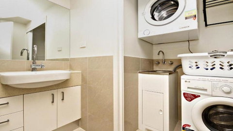 Amalfi Unit 11 Above All Else 50 King Street - Accommodation Tasmania 4