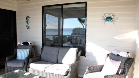 KINGFISHER COTTAGE Beachfront At The Binalong Bay - Accommodation Tasmania 2