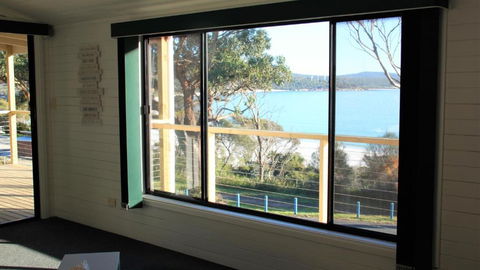 KINGFISHER COTTAGE Beachfront At The Binalong Bay - Accommodation Tasmania 5