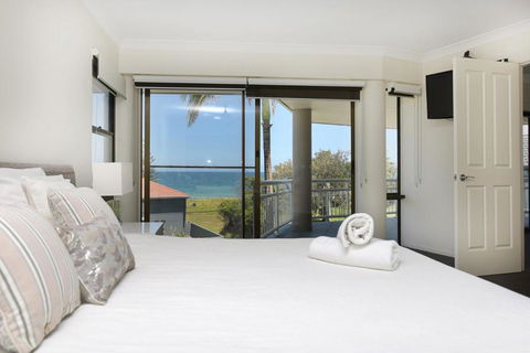 BEACHSIDE MANOR Walk To The Beach - Accommodation Tasmania 3
