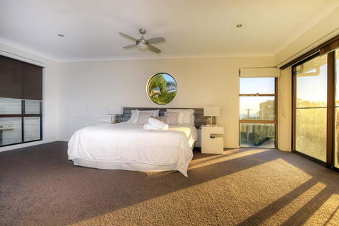 BEACHSIDE MANOR Walk To The Beach - Accommodation Tasmania 6