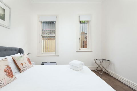 Stunning Sydney Home 7 - Accommodation Tasmania 4