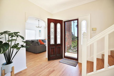 The Crescent Pet Friendly 1 Min To Beach - Accommodation Tasmania 3