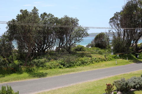 The Crescent Pet Friendly 1 Min To Beach - Accommodation Tasmania 5