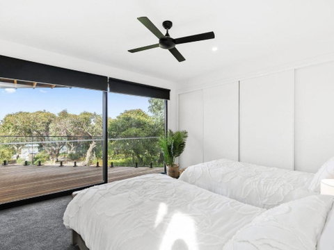 POINT BREAK NEW LISTING 2019 - Accommodation Tasmania 5