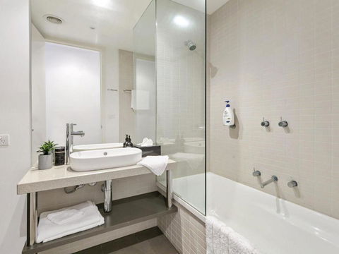 WATERFRONT THREE In The Heart Of Lorne - Accommodation Tasmania 3