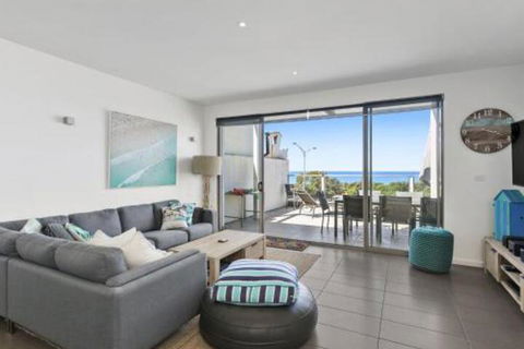 WATERFRONT SEVEN In The Heart Of Lorne - Accommodation Tasmania 5