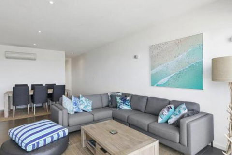 WATERFRONT SEVEN In The Heart Of Lorne - Accommodation Tasmania 7