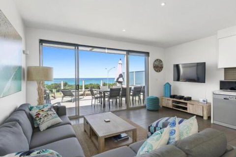 WATERFRONT SEVEN In The Heart Of Lorne - Accommodation Tasmania 2