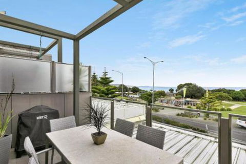 WATERFRONT TWO Position Perfect NEW LISTING 2019 - Accommodation Tasmania 3