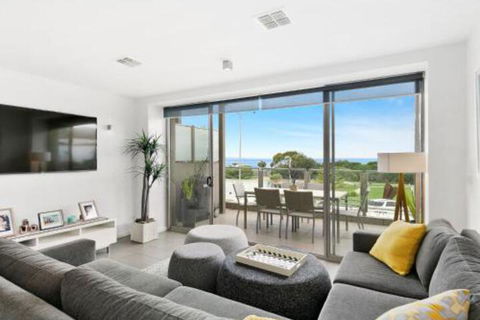 WATERFRONT TWO Position Perfect NEW LISTING 2019 - Accommodation Tasmania 4