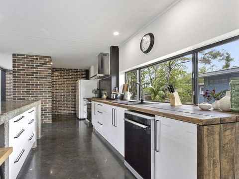 Horizons At Currarong Architecturally Designed Beach House - Accommodation Tasmania 1